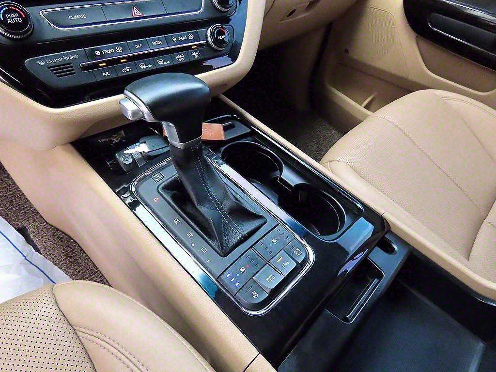 KIA Carnival - Vista 11