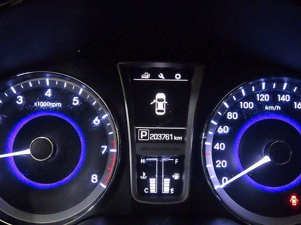 HYUNDAI Grandeur - Vista 9