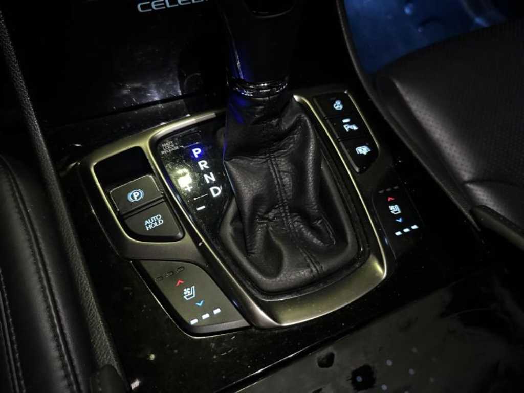 HYUNDAI Grandeur - Vista 10