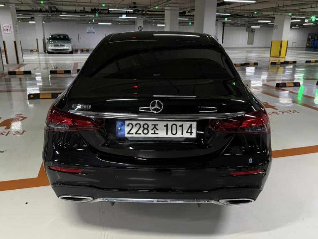 Mercedes Benz E class - Vista 4