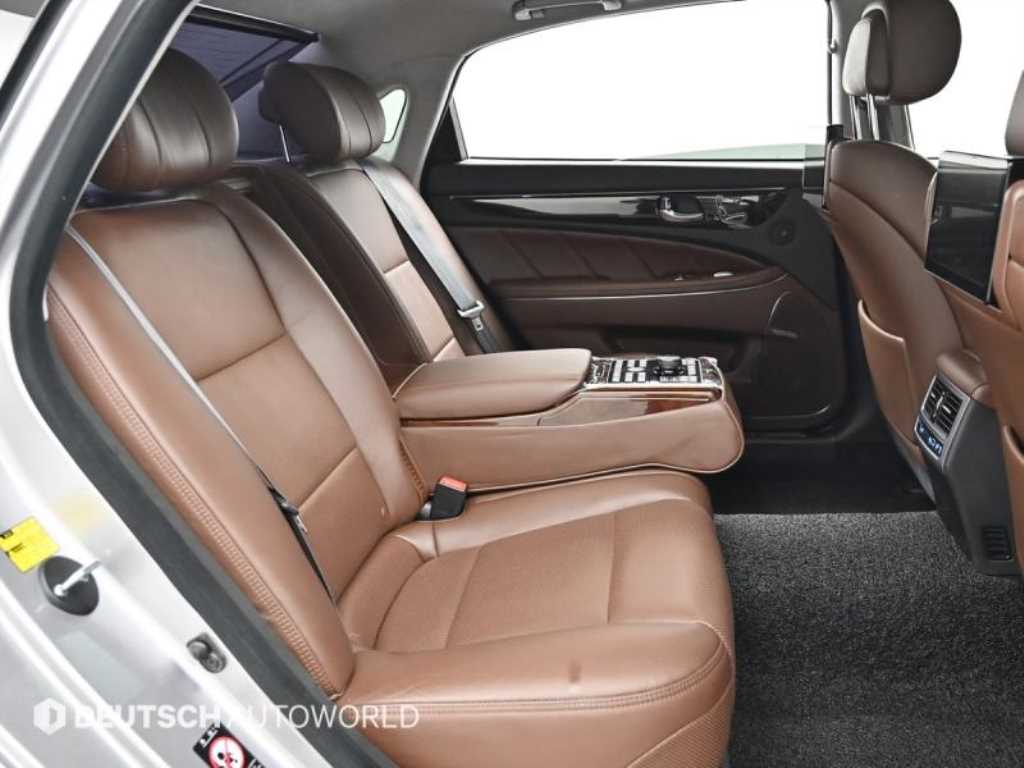 HYUNDAI Equus - Vista 12