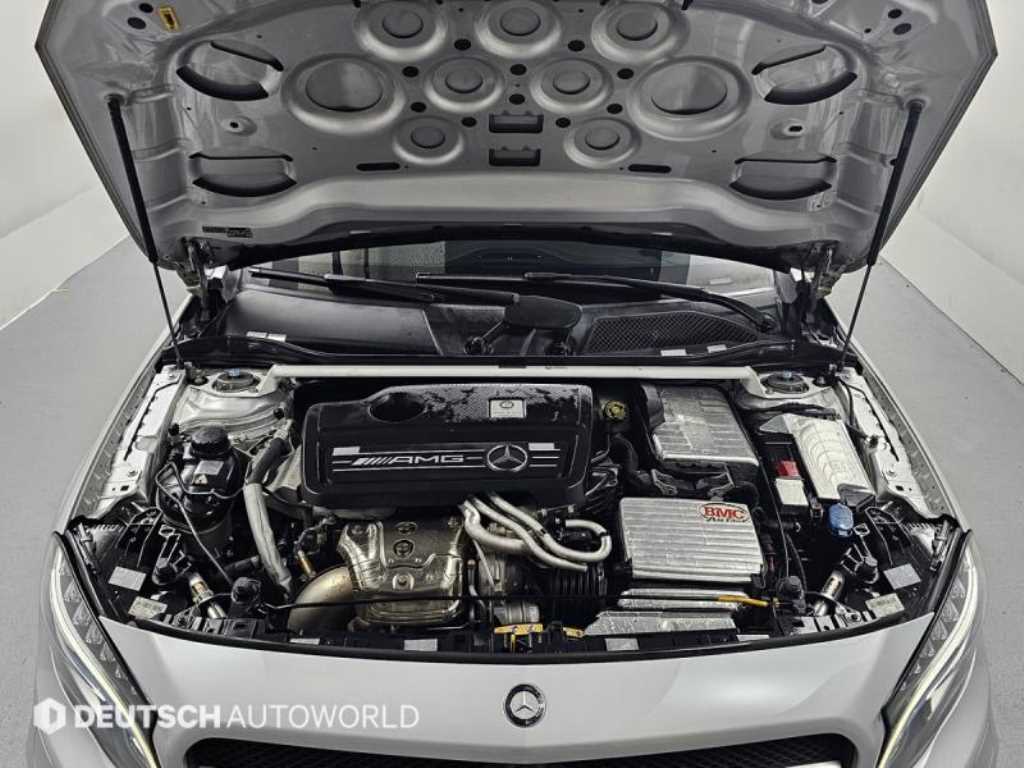 Mercedes Benz GLA Class - Vista 6