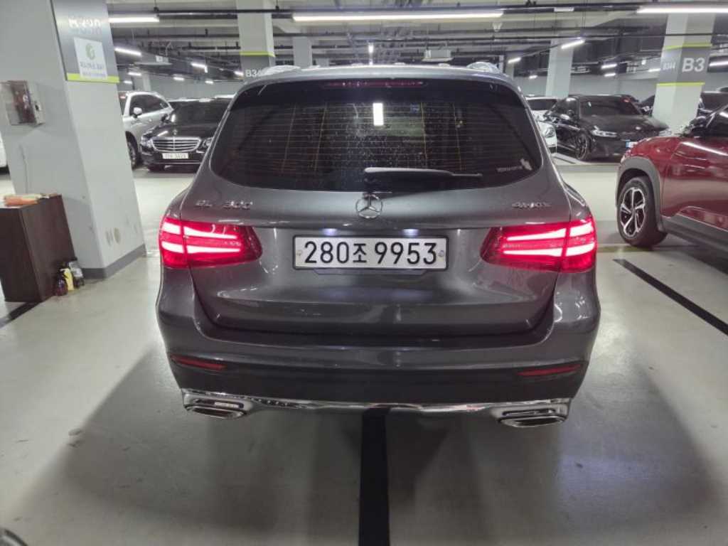 Mercedes Benz GLC Class - Vista 4
