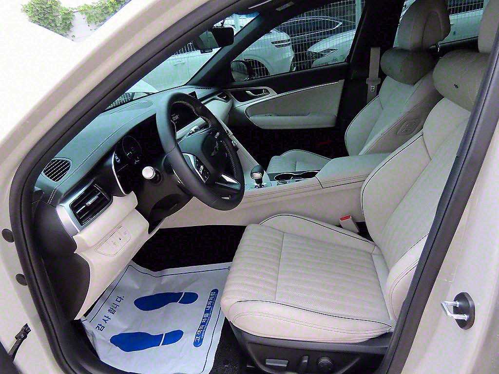 Genesis G70 - Vista 5