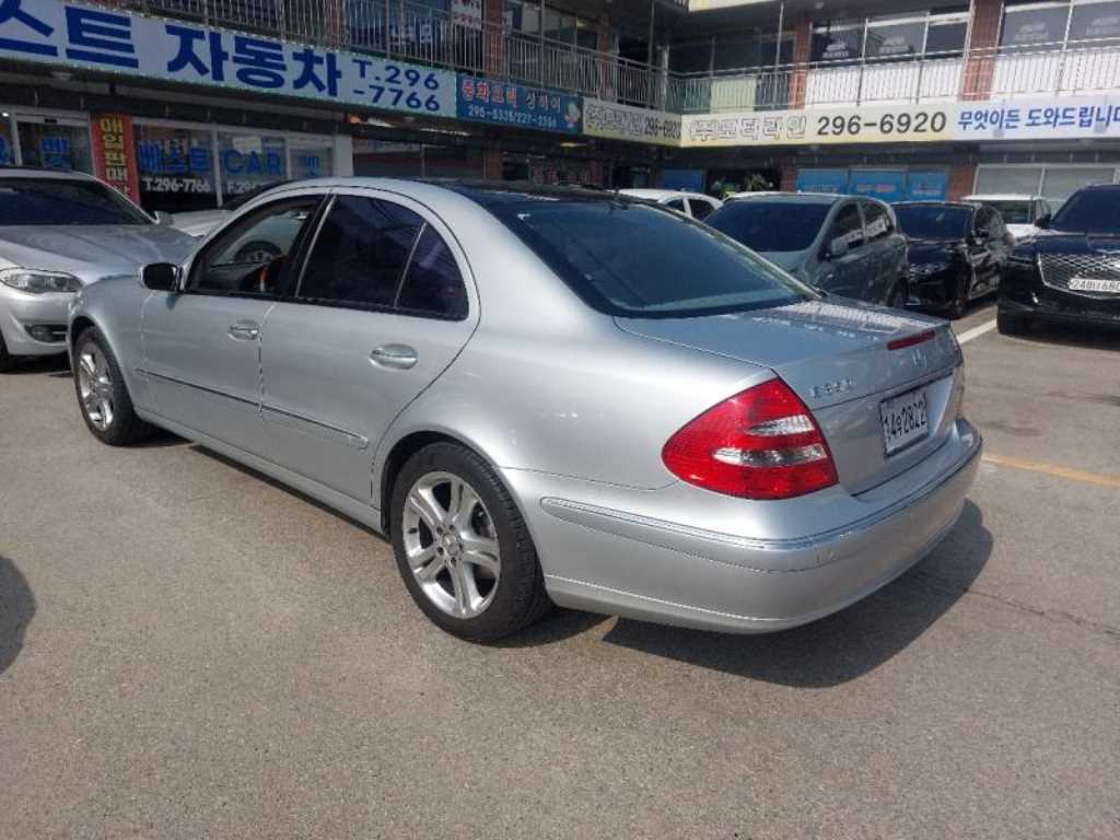 Mercedes Benz E class - Vista 4