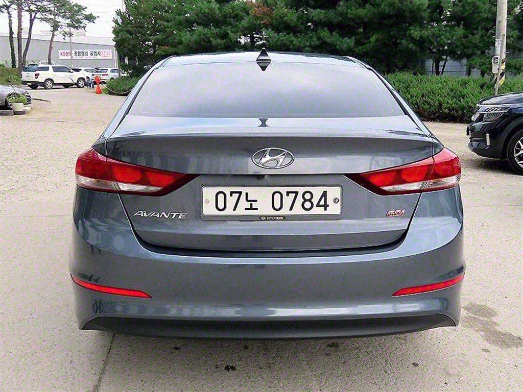 HYUNDAI Avante - Vista 4