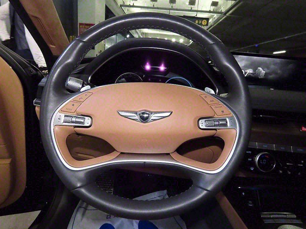 Genesis G80 - Vista 8