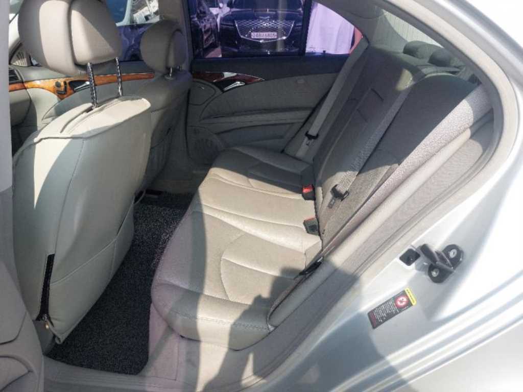 Mercedes Benz E class - Vista 8