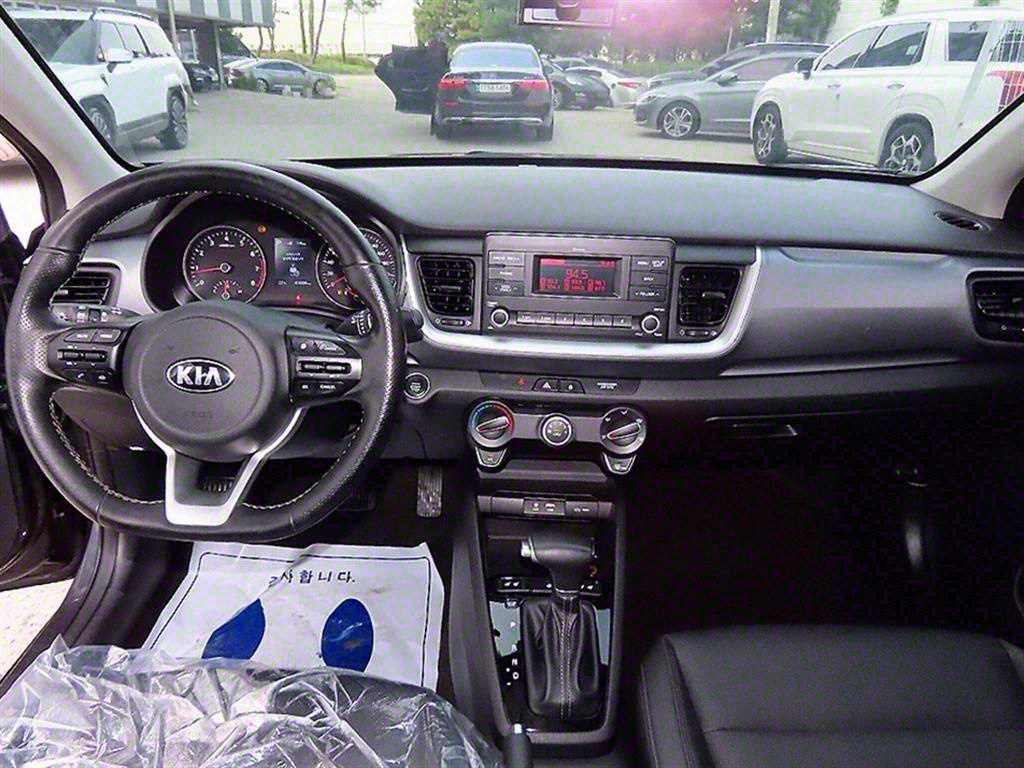 KIA Stonic - Vista 7
