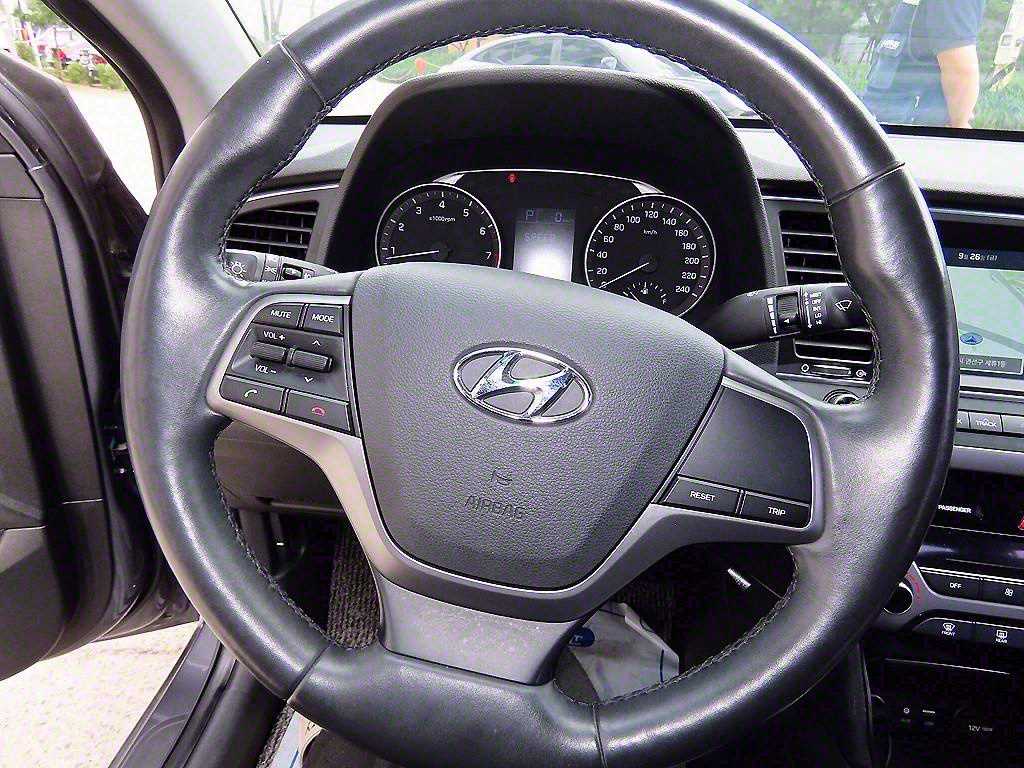 HYUNDAI Avante - Vista 8