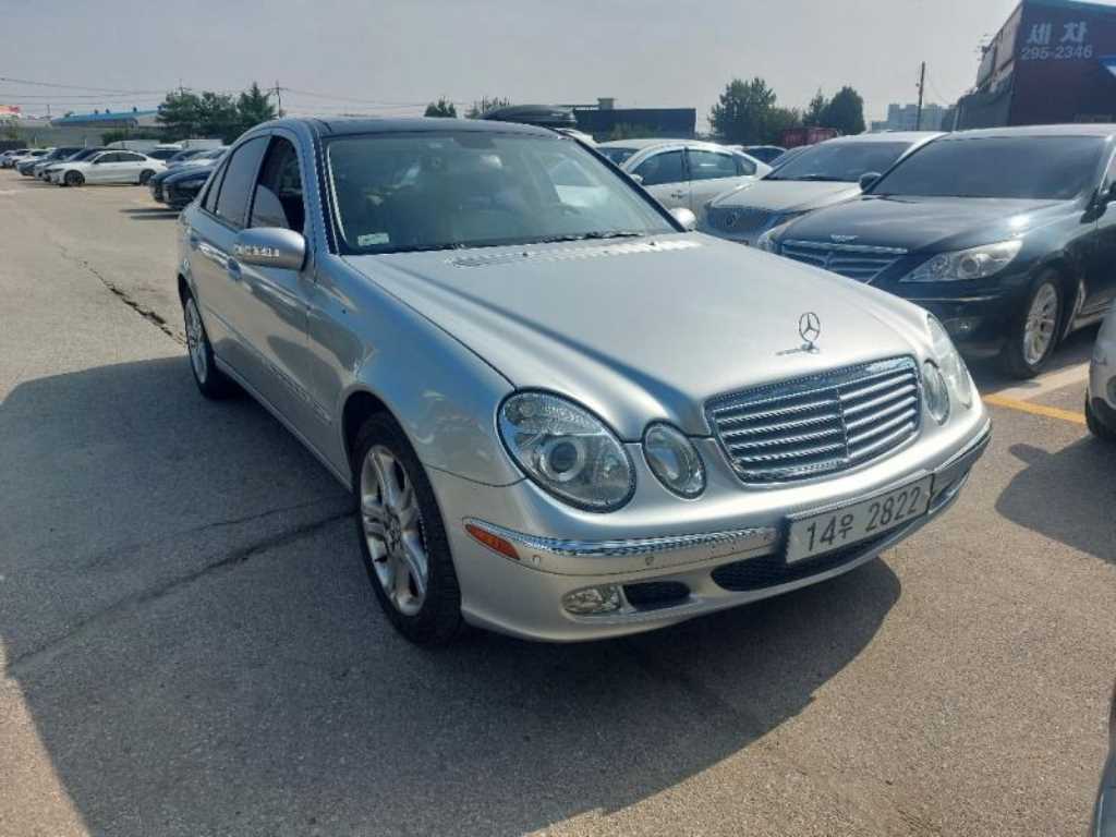 Mercedes Benz E class - Vista 3