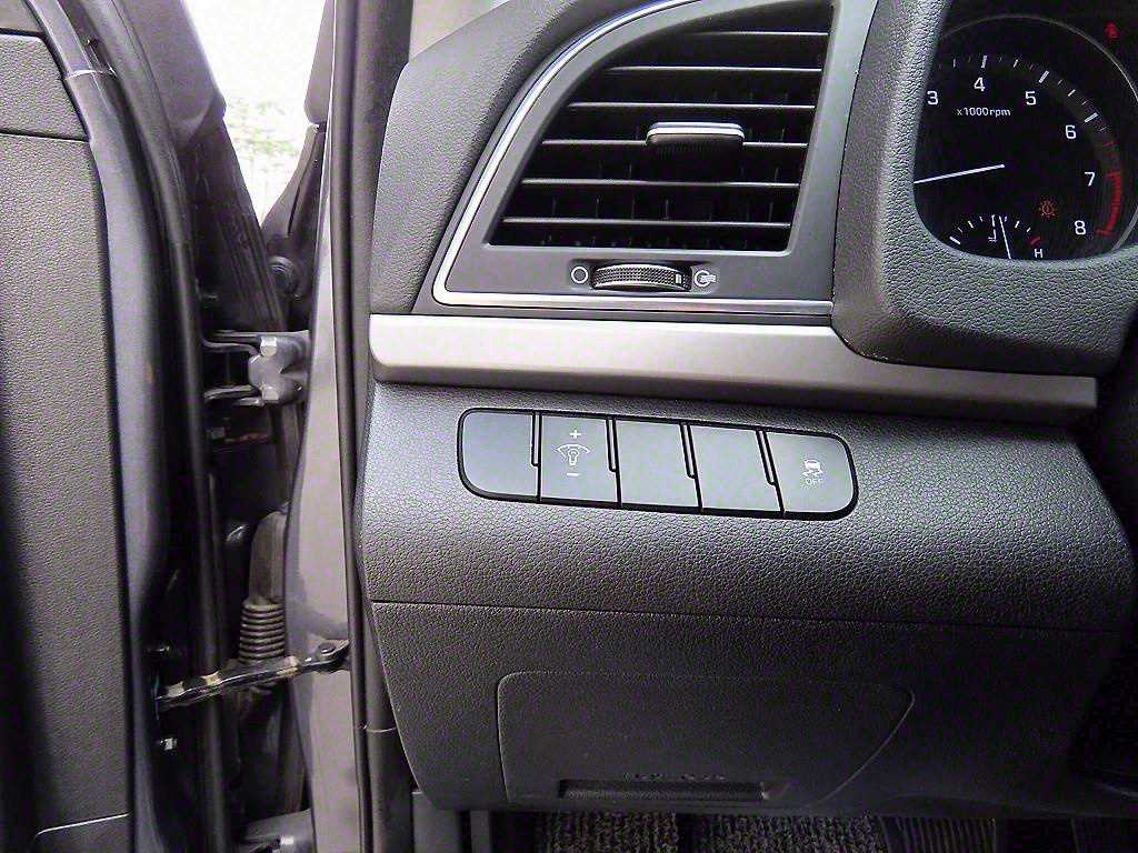 HYUNDAI Avante - Vista 12