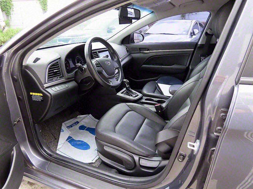 HYUNDAI Avante - Vista 5