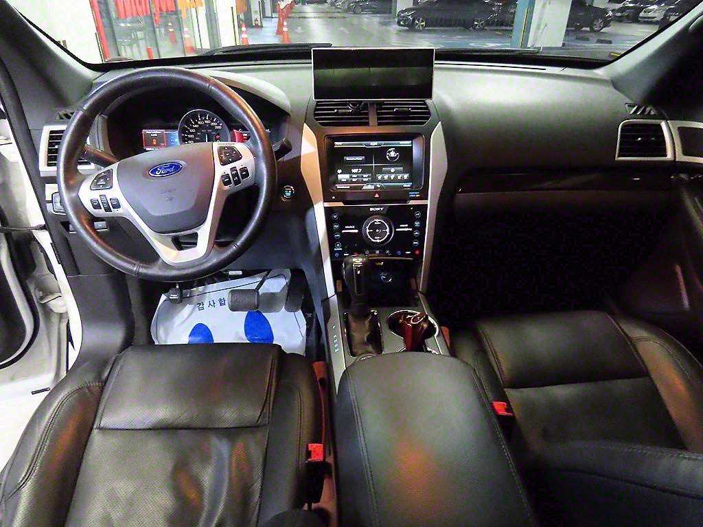 Ford Explorer - Vista 10