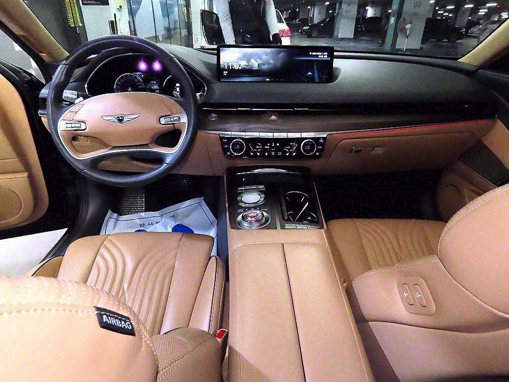 Genesis G80 - Vista 10