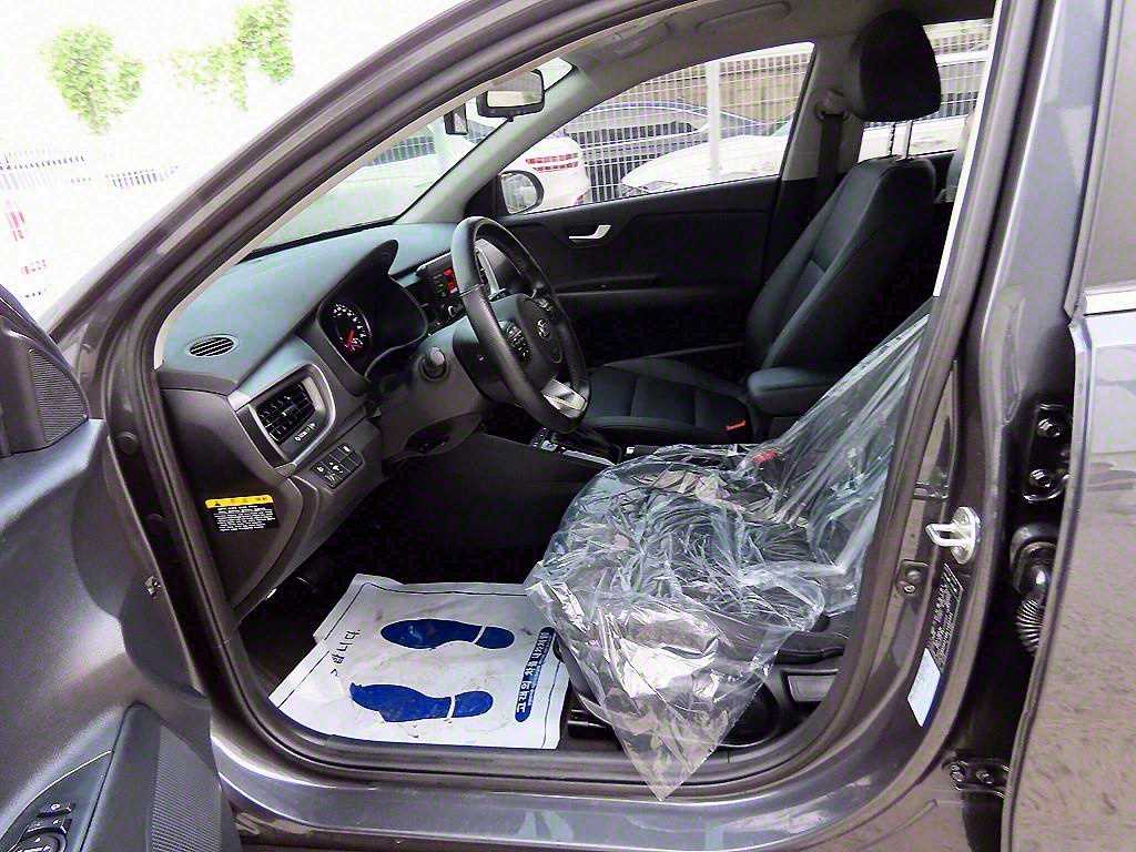 KIA Stonic - Vista 5