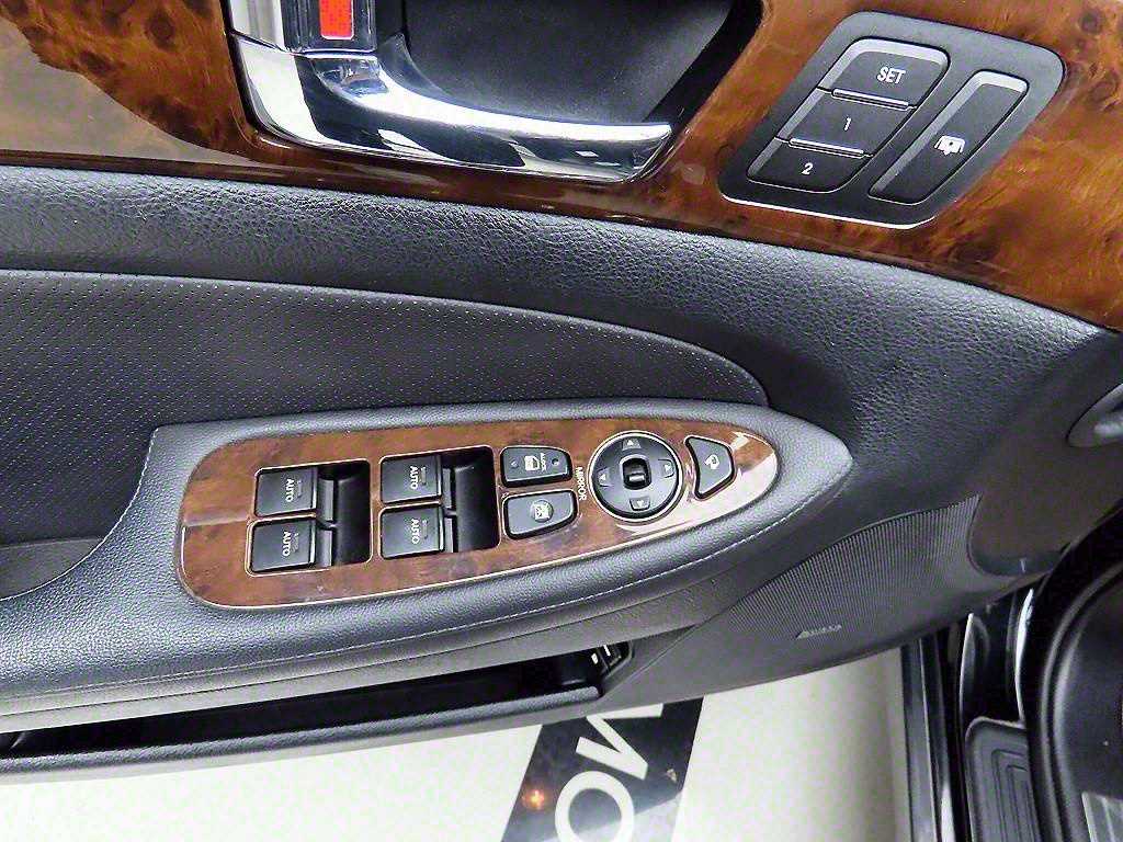 HYUNDAI Genesis - Vista 11