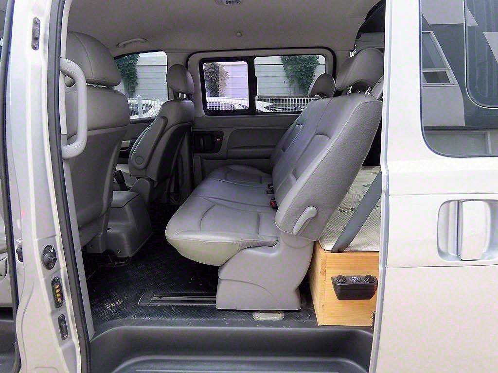 HYUNDAI Starex - Vista 6