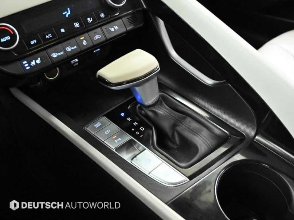 HYUNDAI Avante - Vista 9