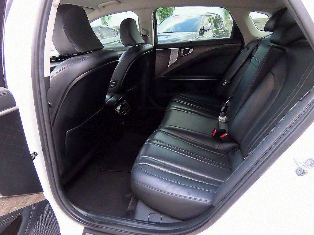 KIA K8 - Vista 6