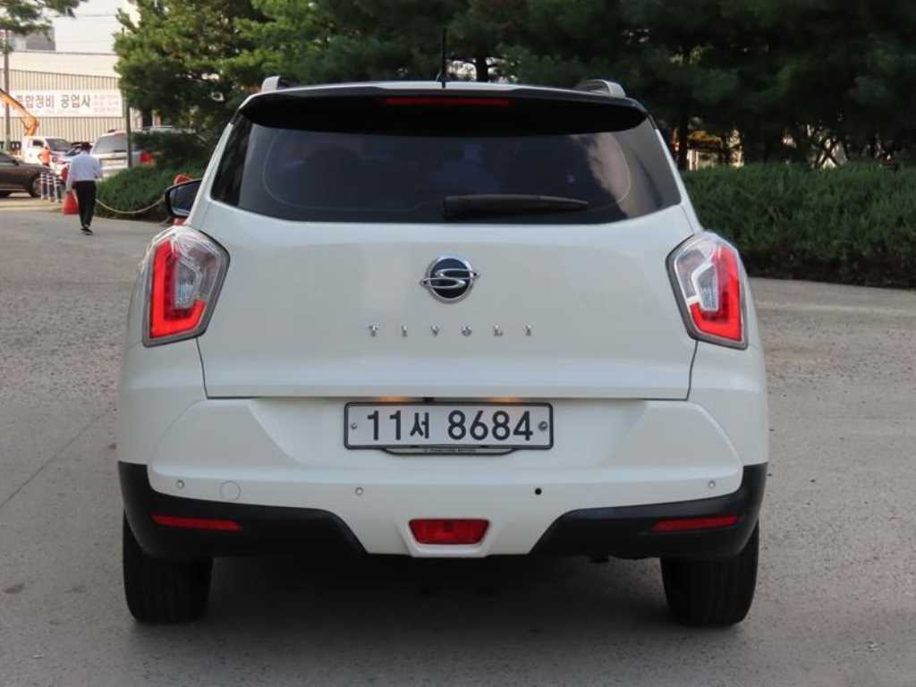Ssangyong Tivoli - Vista 4