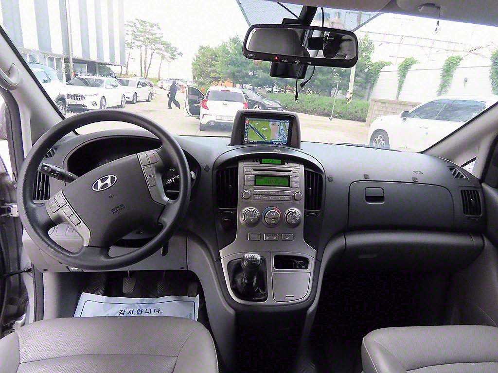 HYUNDAI Starex - Vista 7