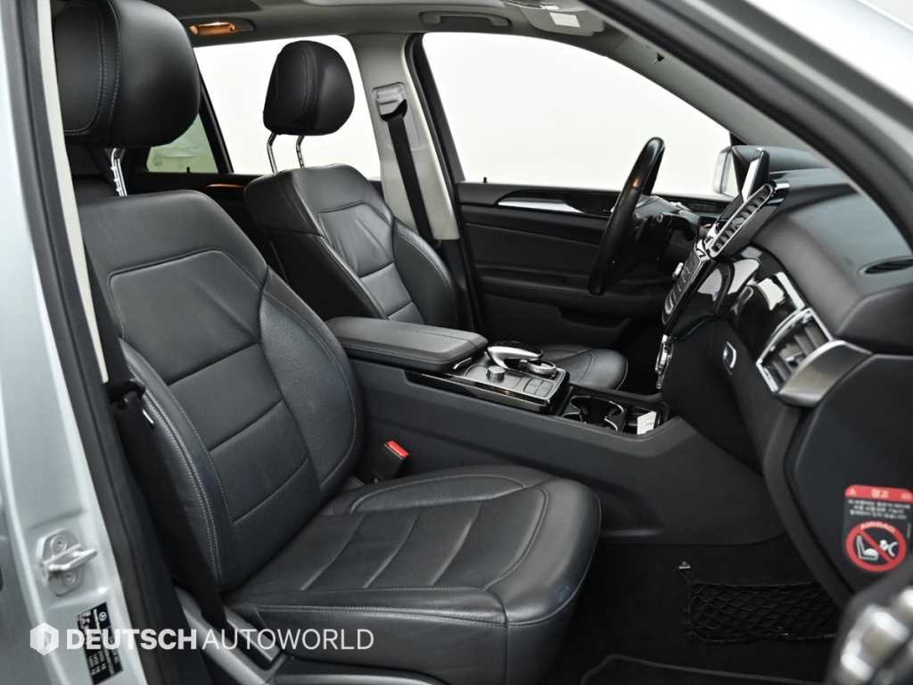 Mercedes Benz GLE Class - Vista 10