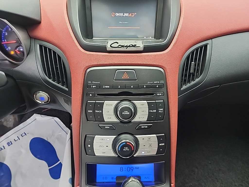 HYUNDAI Genesis - Vista 10