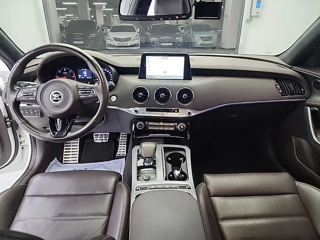 KIA Stinger - Vista 7