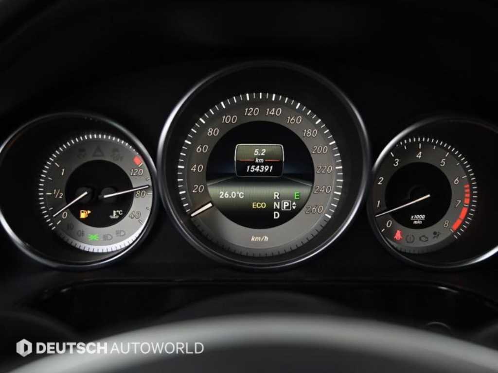 Mercedes Benz E class - Vista 8