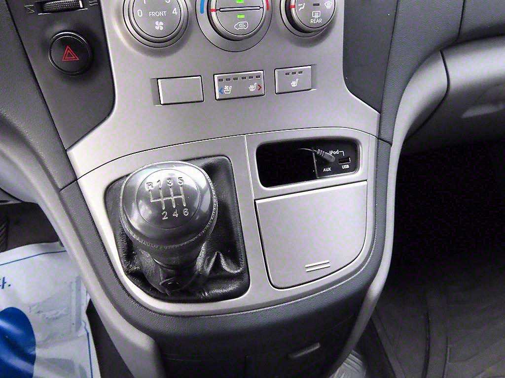 HYUNDAI Starex - Vista 10