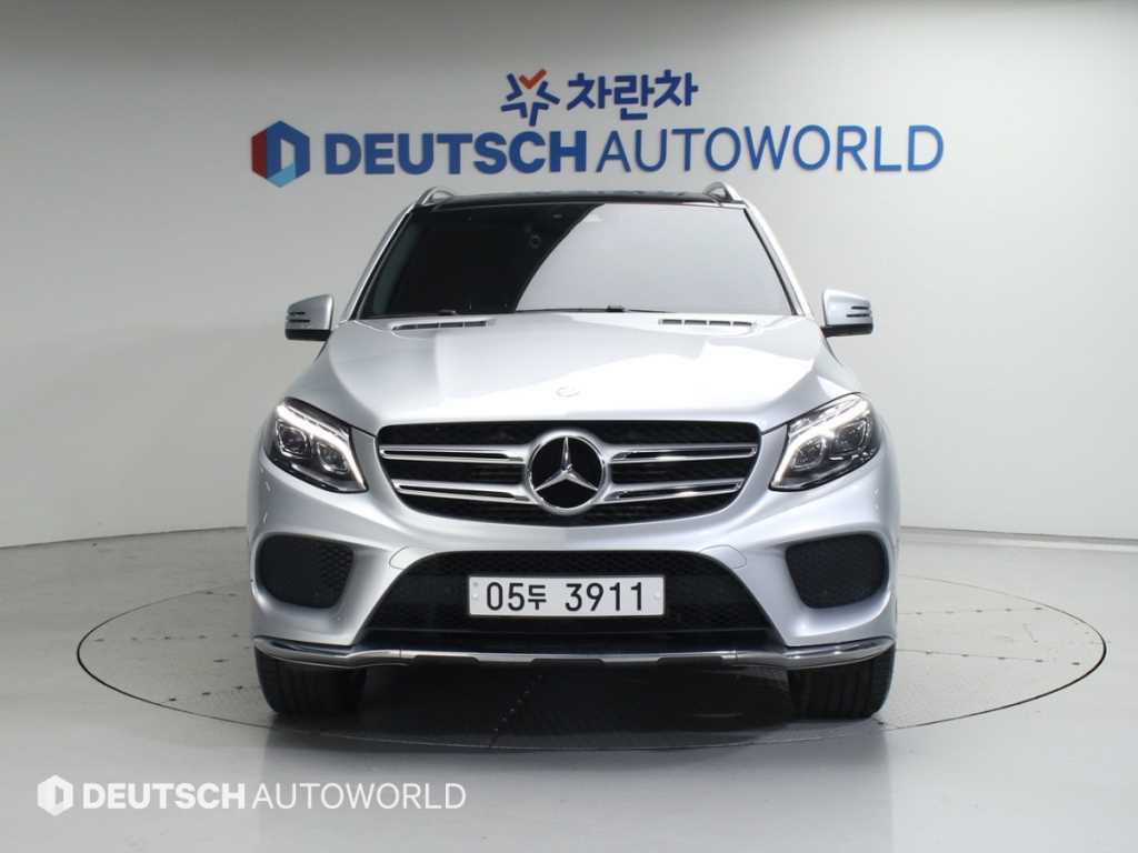 Mercedes Benz GLE Class - Vista 3