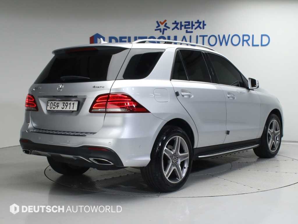 Mercedes Benz GLE Class - Vista 2