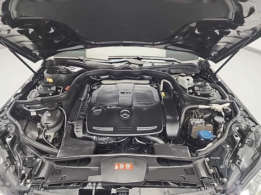 Mercedes Benz E class - Vista 5