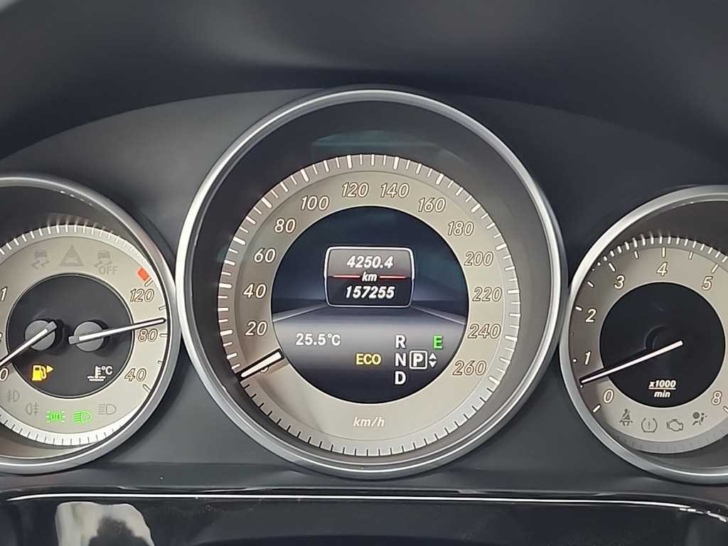 Mercedes Benz E class - Vista 6