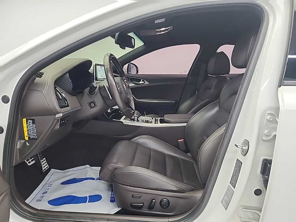 KIA Stinger - Vista 11