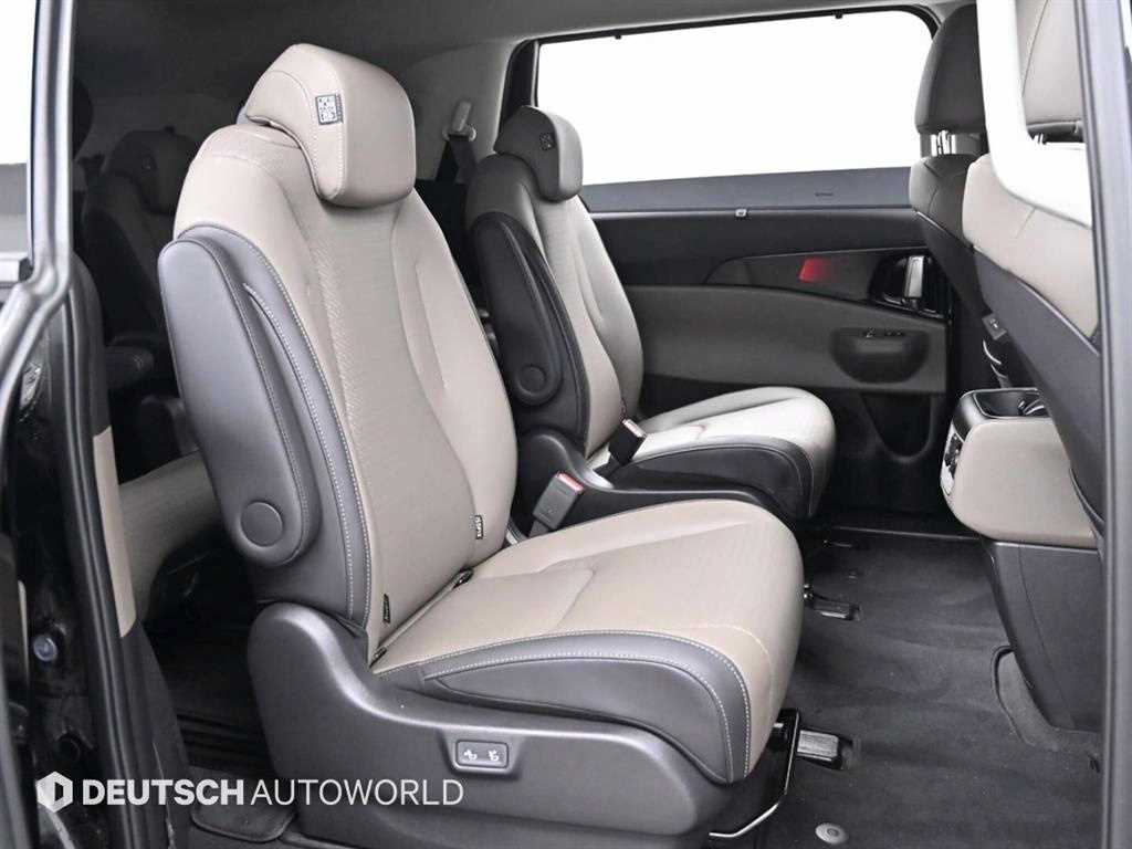 KIA Carnival - Vista 12