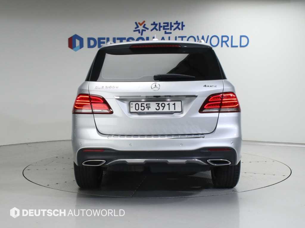 Mercedes Benz GLE Class - Vista 4