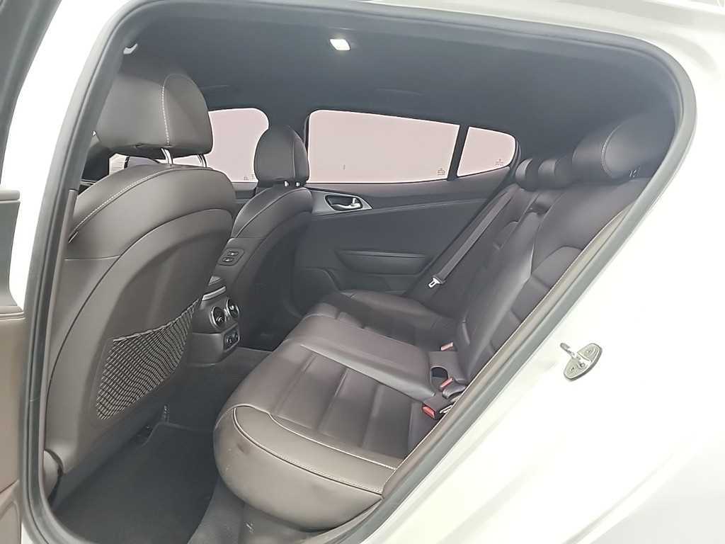 KIA Stinger - Vista 12