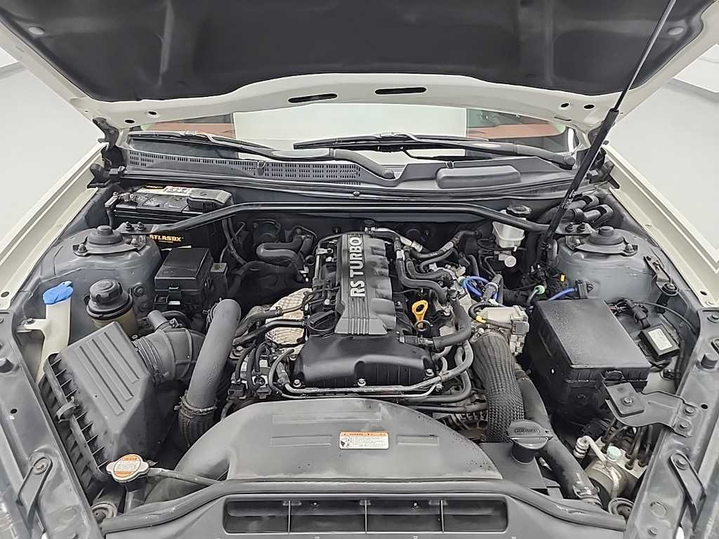 HYUNDAI Genesis - Vista 5