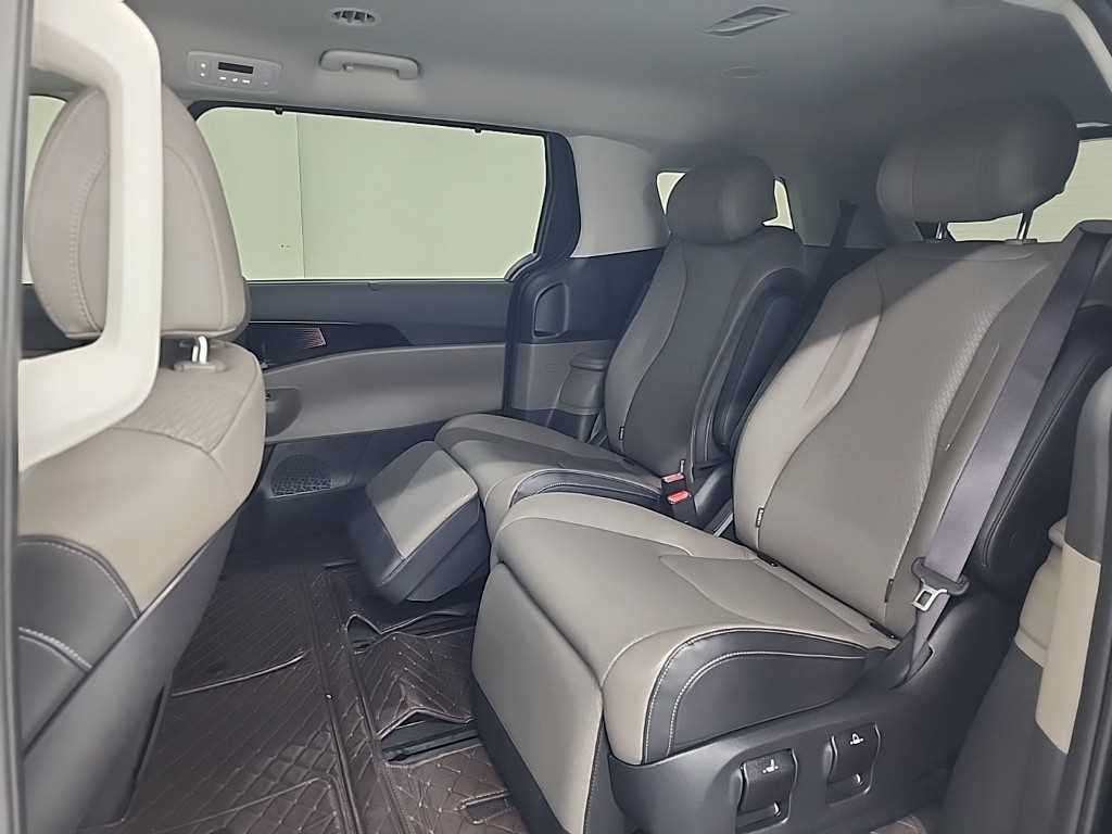 KIA Carnival - Vista 12