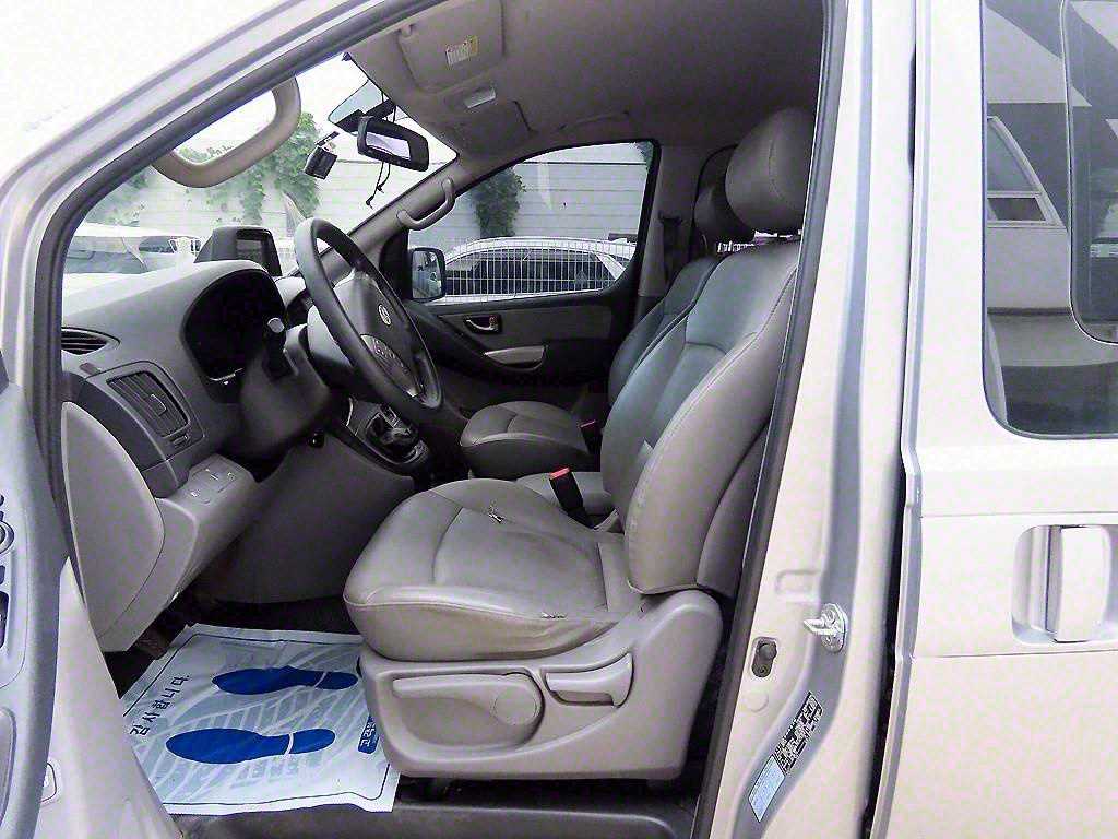 HYUNDAI Starex - Vista 5