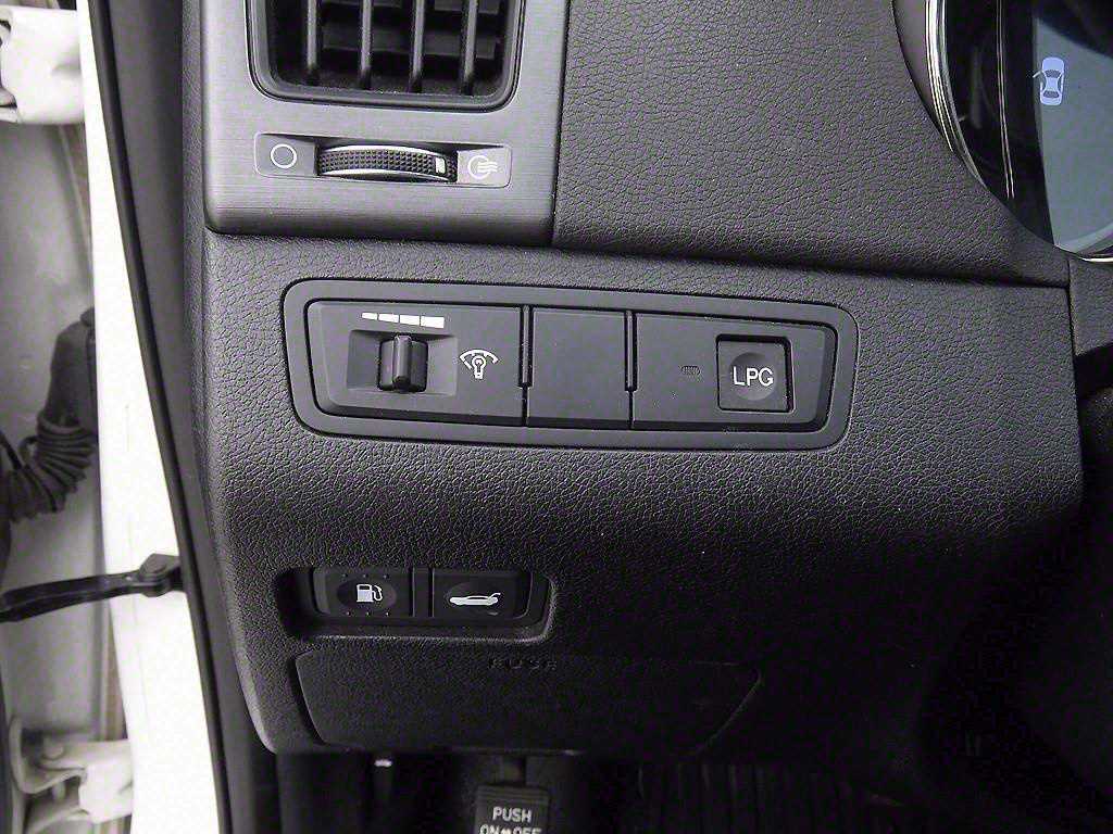 HYUNDAI Sonata - Vista 10