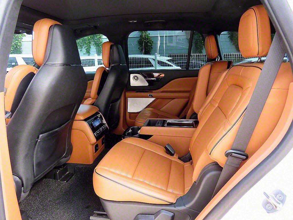 Lincoln Aviator - Vista 6