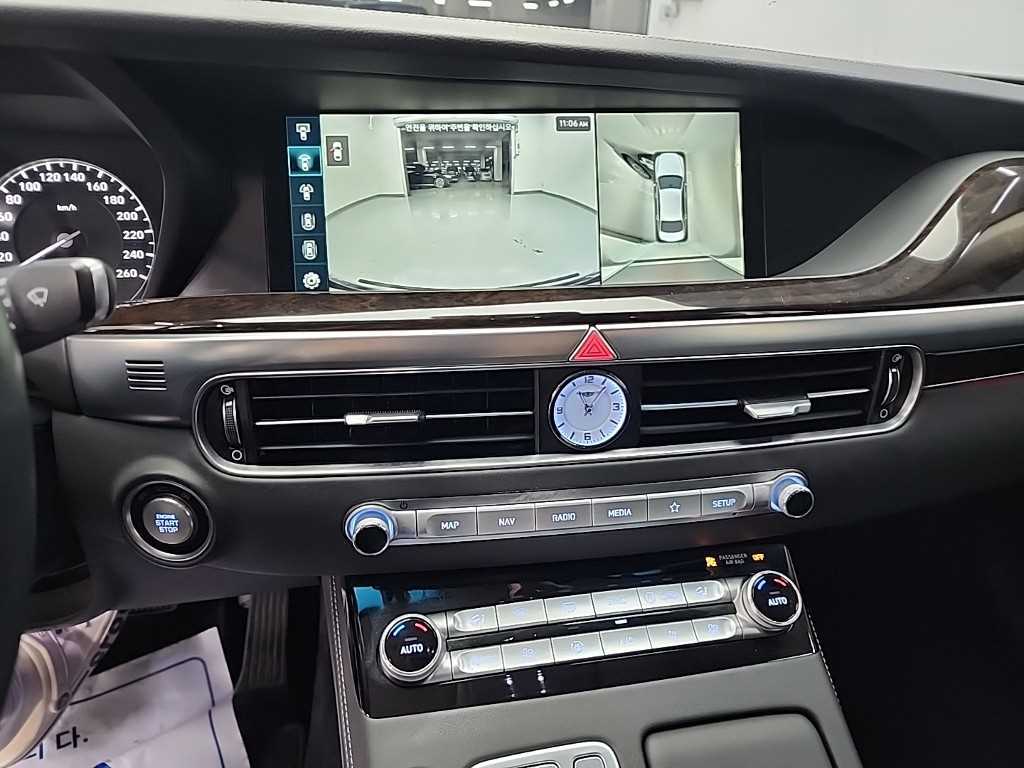 Genesis G90 - Vista 10