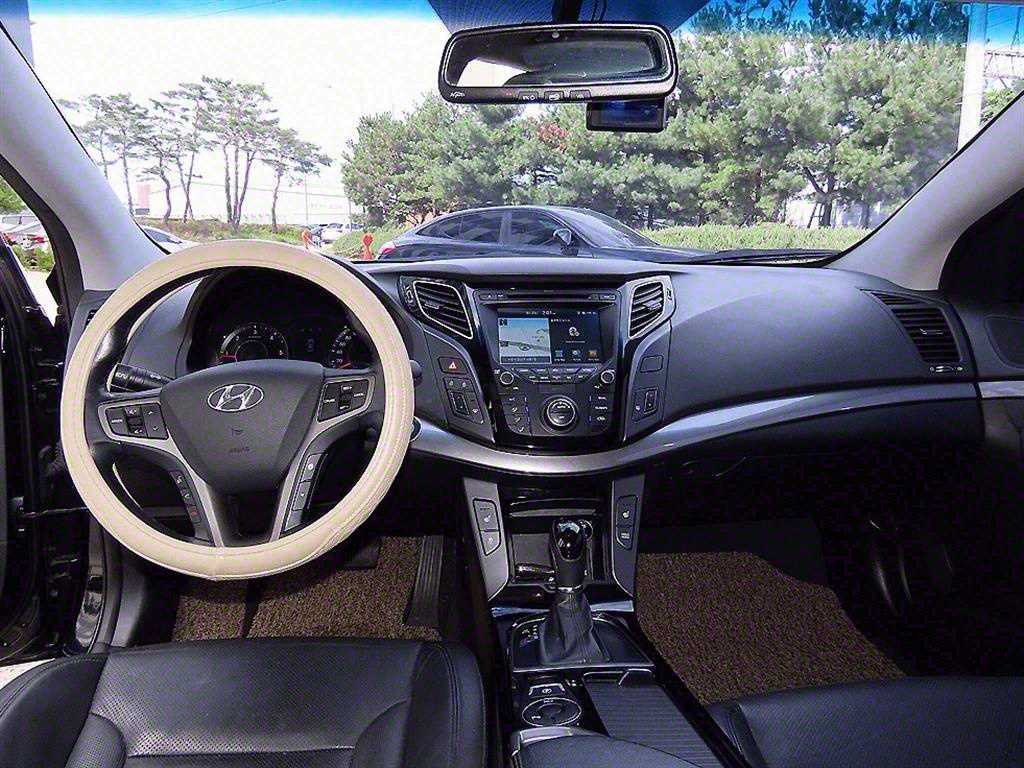 HYUNDAI i40 - Vista 7