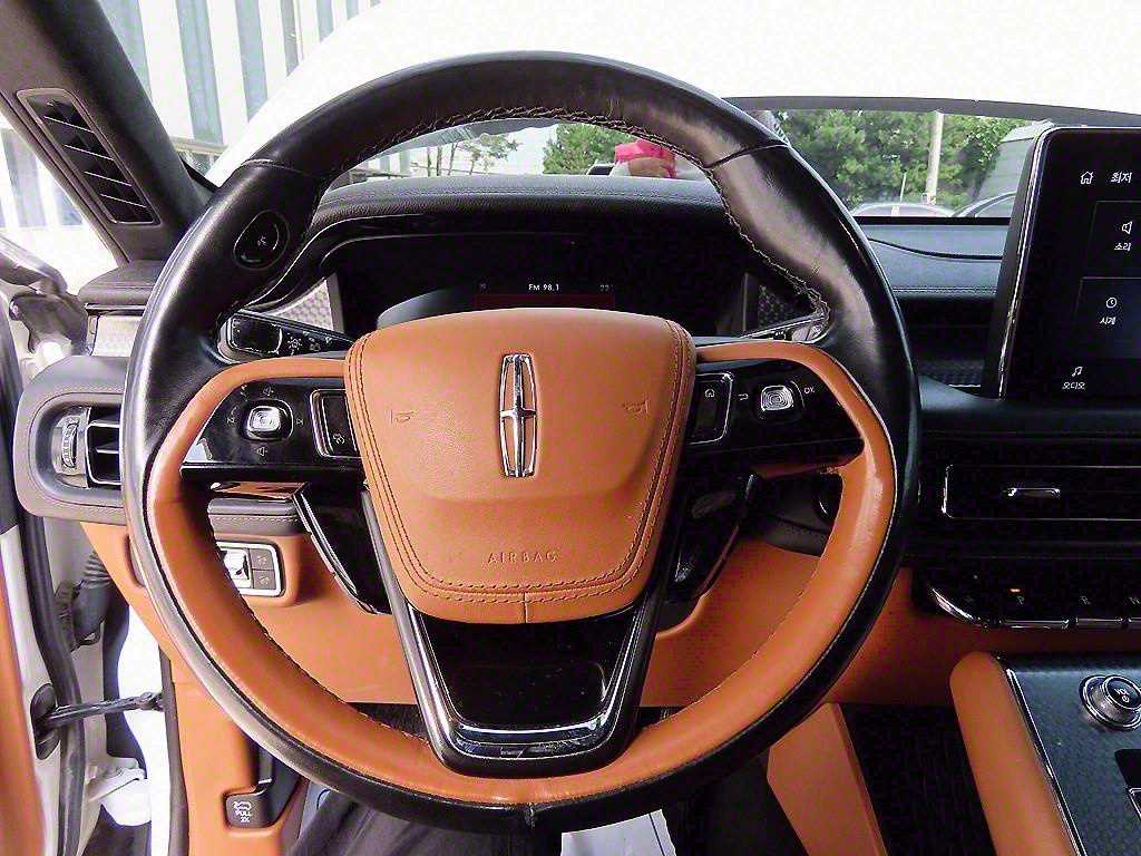 Lincoln Aviator - Vista 8