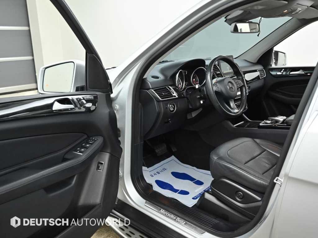 Mercedes Benz GLE Class - Vista 11