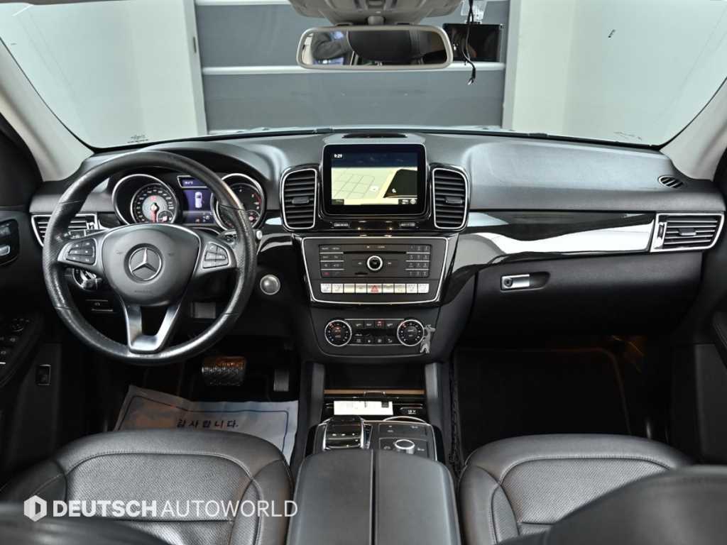 Mercedes Benz GLE Class - Vista 7