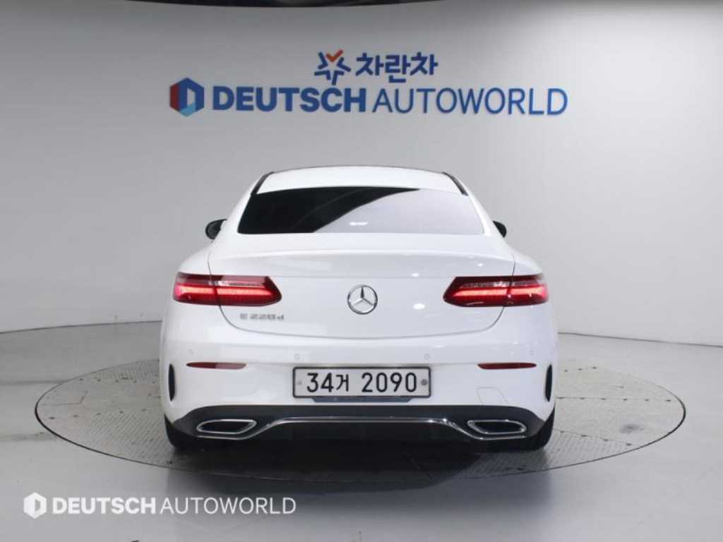 Mercedes Benz E class - Vista 3